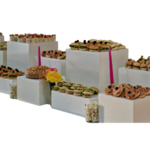 Cube de présentation modulable en bois, parfait pour buffet lors d’un évènement